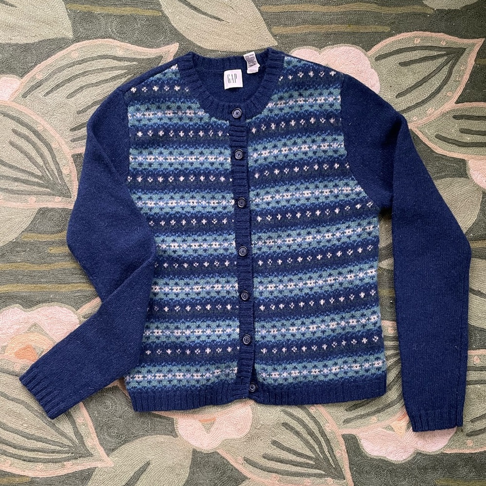 Gap sweater